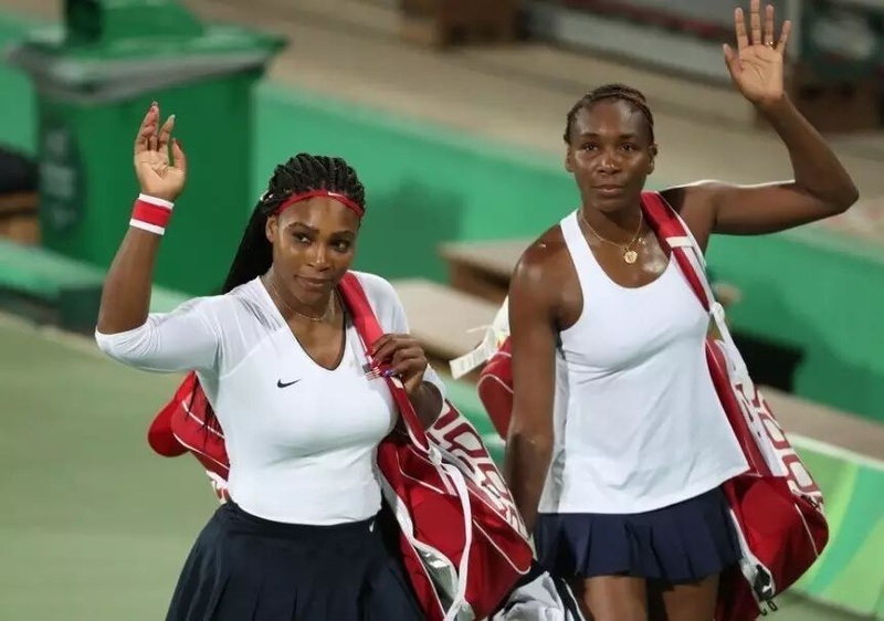  网坛姐妹花同日出战，姐姐胜妹妹上演温情德比