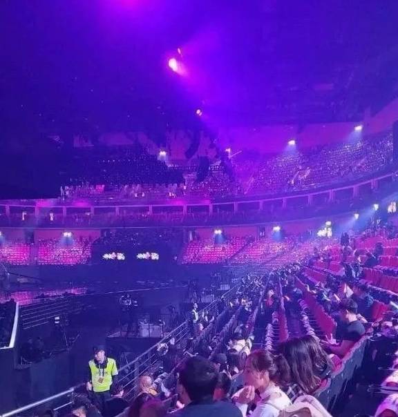  跨年大战火星撞地球引爆观众席