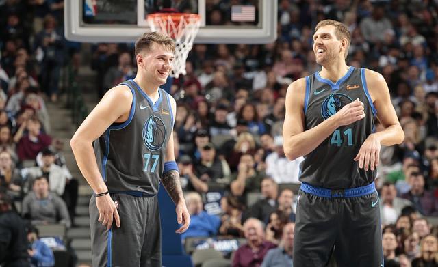  欧文华丽运球穿云，独行侠客场击败掘金队