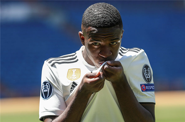  巴西新星维尼修斯闪耀欧冠赛场斩获最佳球员