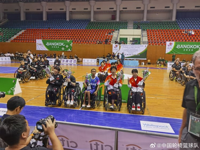  残疾人篮球锦标赛，运动员拼搏精神感人