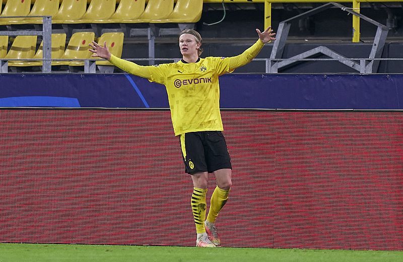  莱巴金娜发球上网战术制霸赛场