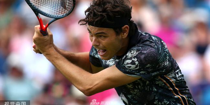  埃文斯草地驰骋，伊斯特本赛击败名将折桂