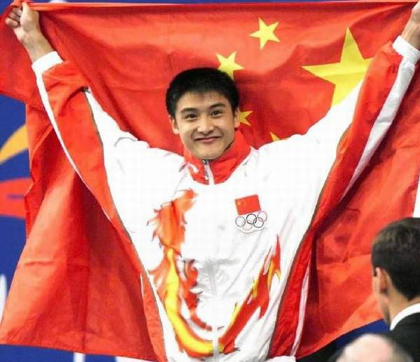  电竞明星选手退役转型 跨界发展开启人生新篇章