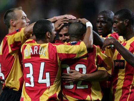  法甲巴黎独占鳌头，摩纳哥紧追不舍