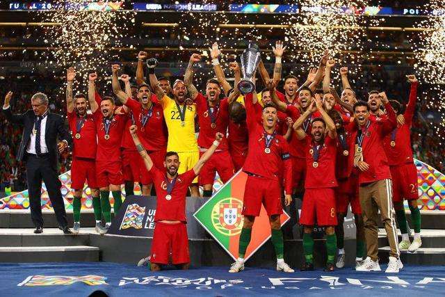  联赛积分榜首，卫冕冠军领跑群雄