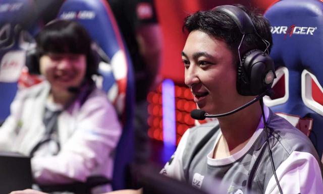  电竞明星做客直播间，互动环节惊喜连连