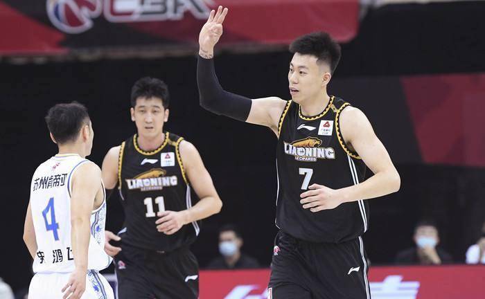  CBA焦点战，辽宁男篮逆转浙江豪取连胜